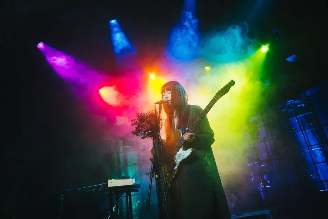 有人价过万，有人零元购，谁来决定演出票价高低？