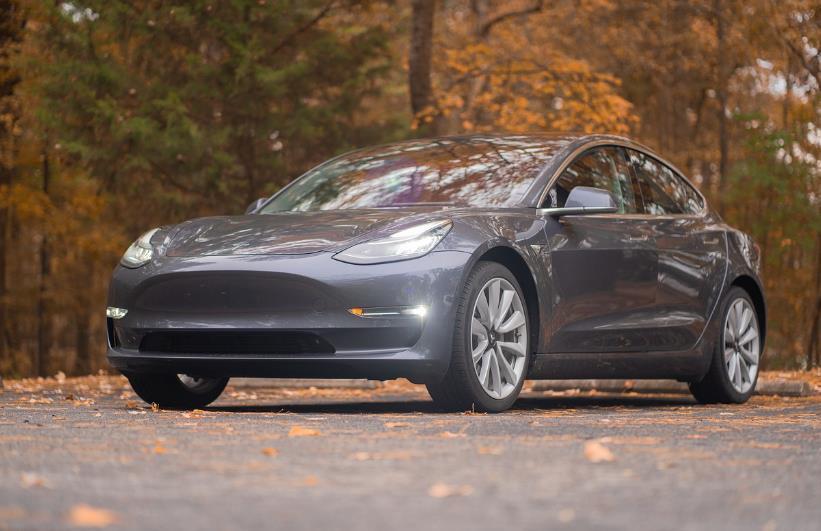 特斯拉、大众纷纷裁员，汽车巨头们这是怎么了？