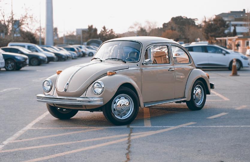 特斯拉、大众纷纷裁员，汽车巨头们这是怎么了？