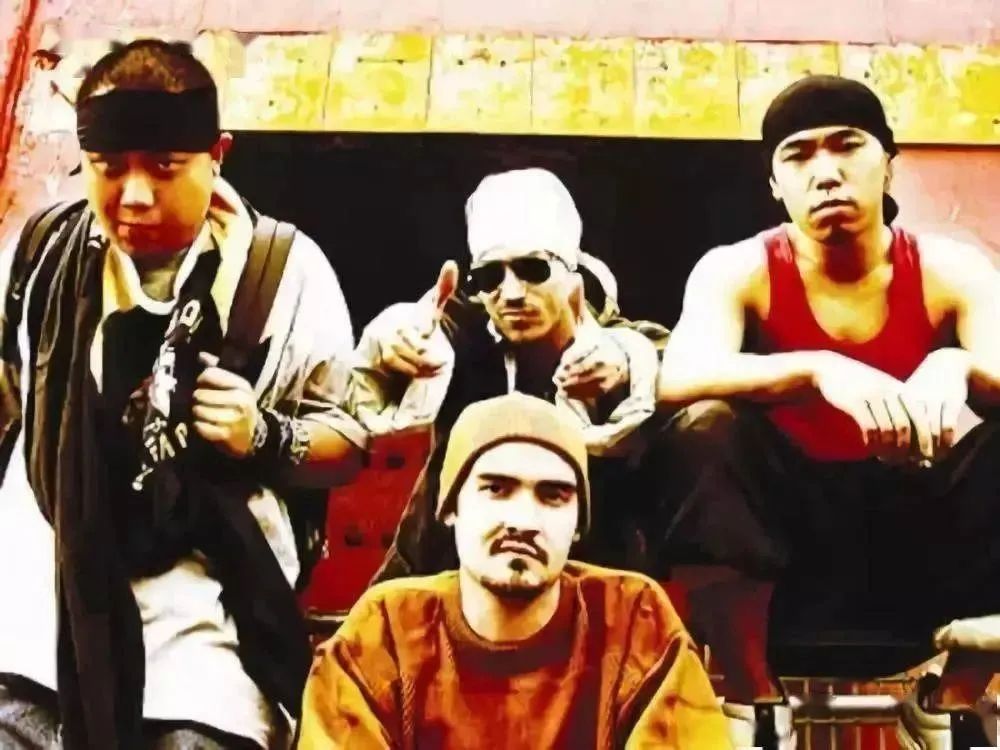 河南说唱之神《工厂》，成了小镇青年的赛博哭墙