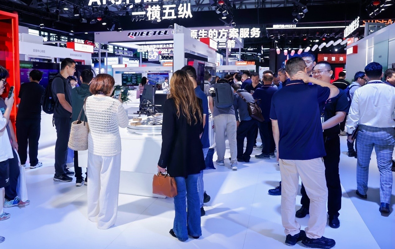 未来先行！联想“全栈AI”闪耀2024 MWC，释放AI新动能