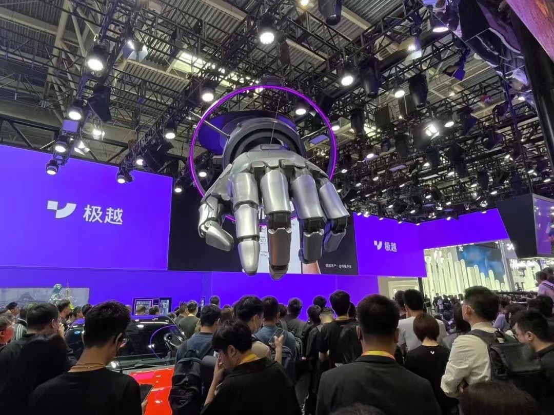 数次同台，极越与小米的爱恨情仇