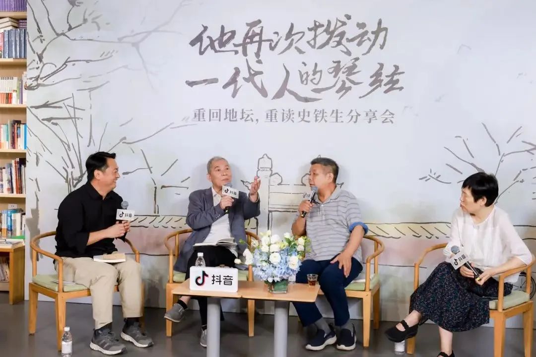 算法引路，年轻人找到了自己的“精神地坛”