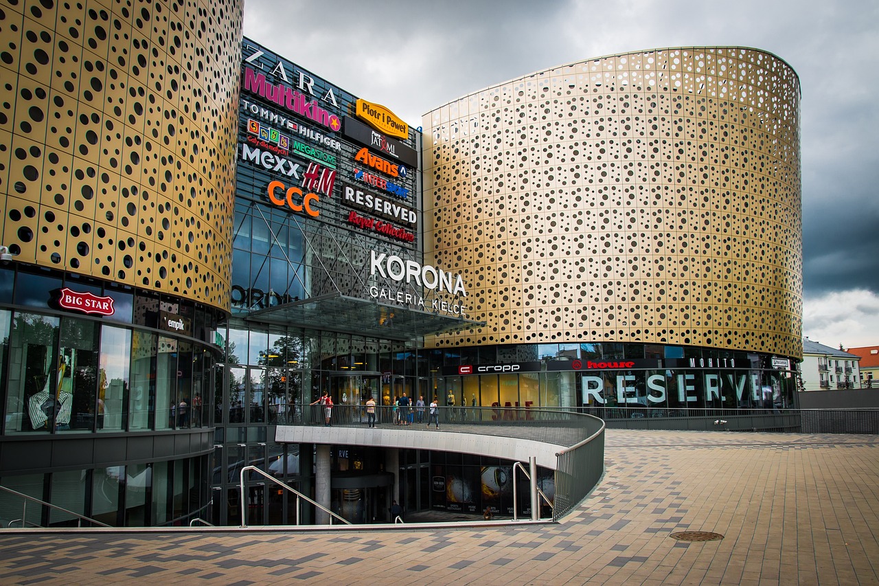 大型商场开始靠餐饮续命？大商场们到底怎么了？