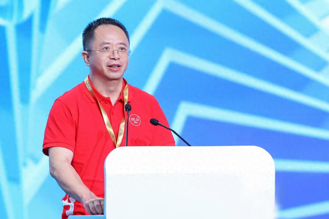 把原子弹做成茶叶蛋，红衣教主周鸿祎要把大模型拉下神坛