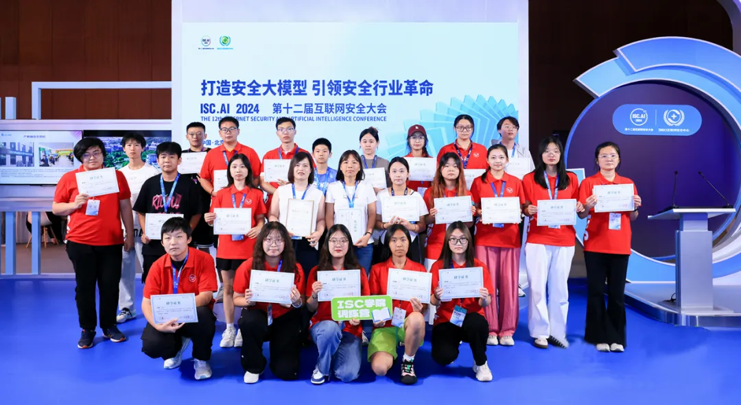 把原子弹做成茶叶蛋，红衣教主周鸿祎要把大模型拉下神坛