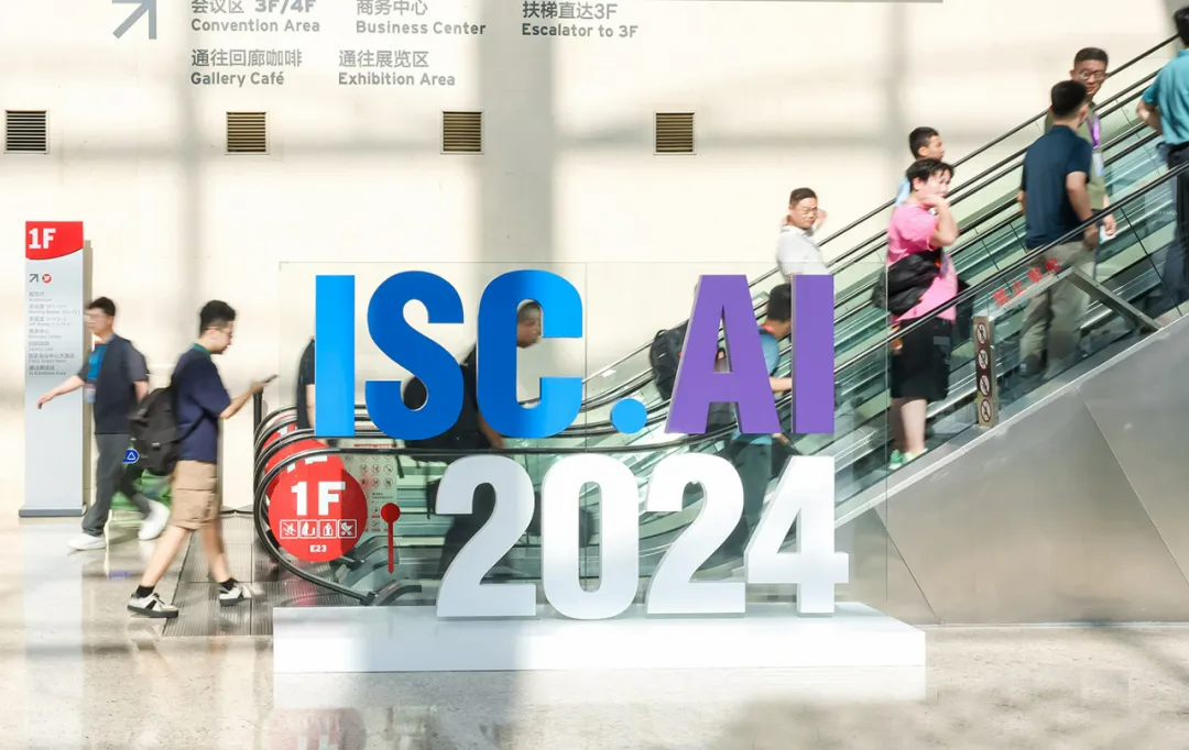 把原子弹做成茶叶蛋，红衣教主周鸿祎要把大模型拉下神坛