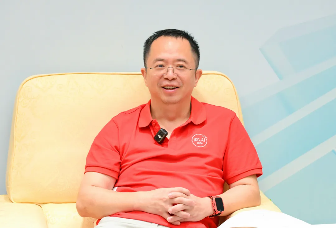 把原子弹做成茶叶蛋，红衣教主周鸿祎要把大模型拉下神坛