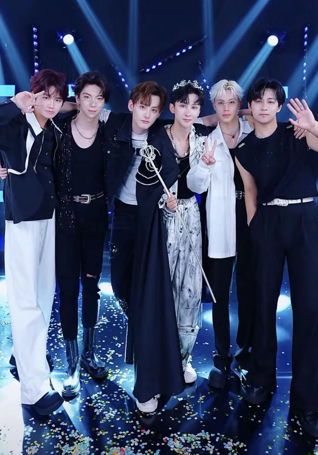 一夜入账350万，做偶像不如搞团播