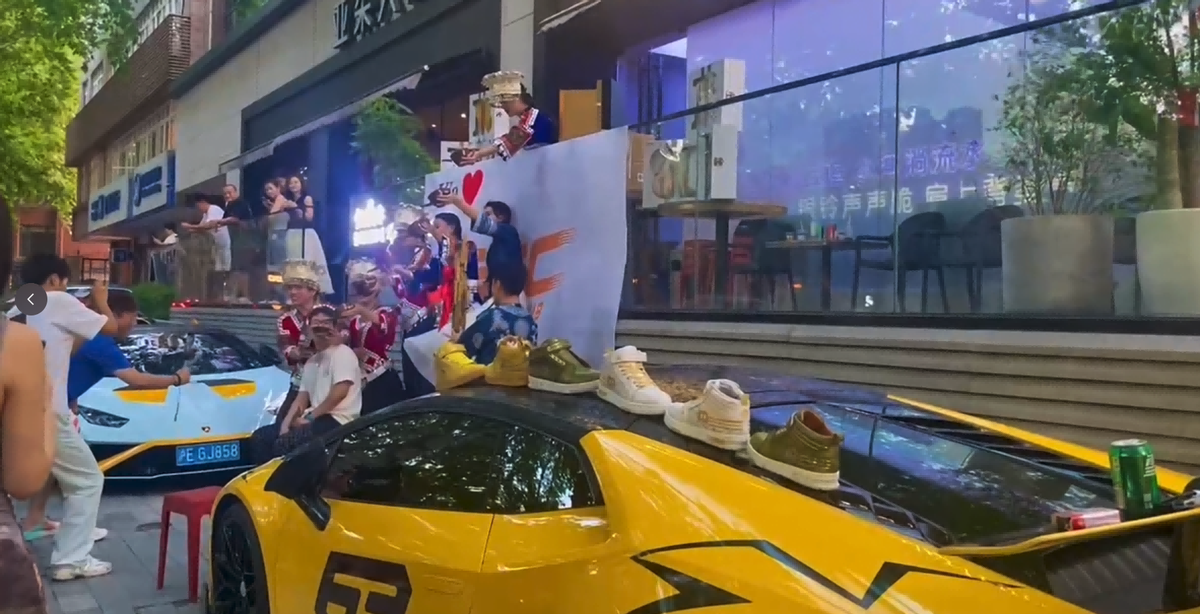 BTC运动鞋与JYFC超跑极速之旅