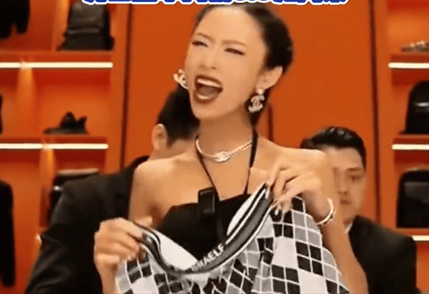 量子石墨烯后虫草内裤又杀疯直播间！她一出手狂卖千万……