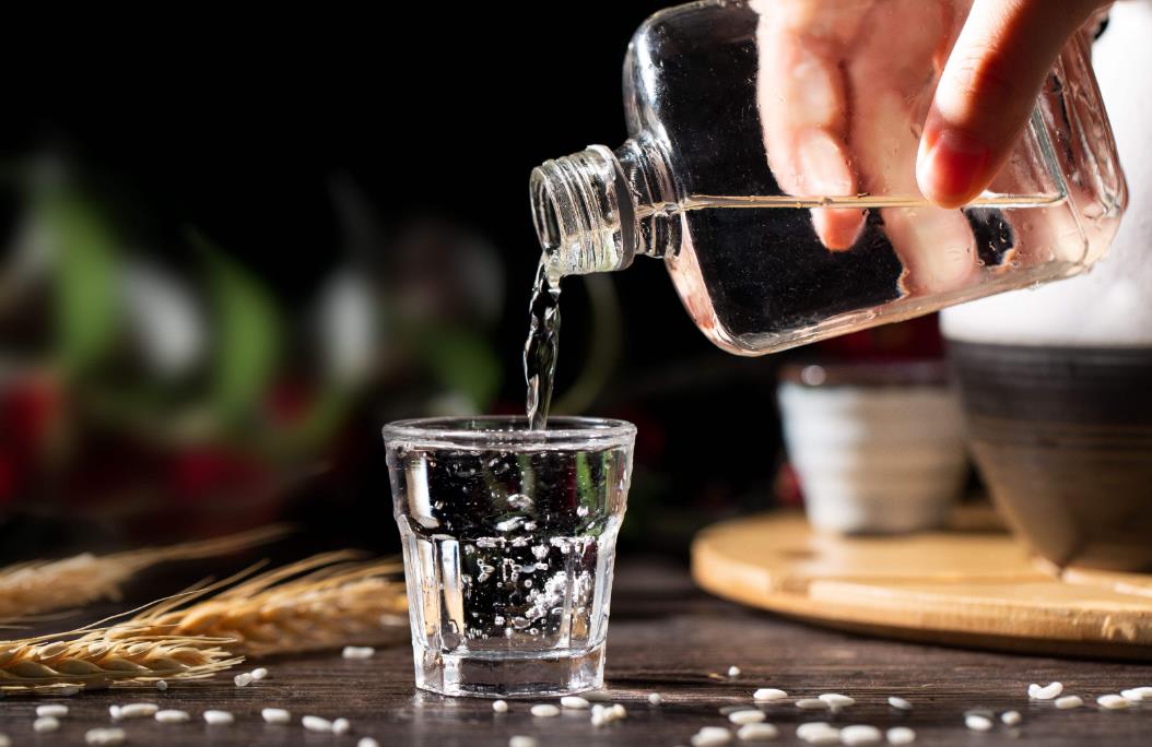 白酒破价成常态，降价潮频现，白酒市场这是怎么了？