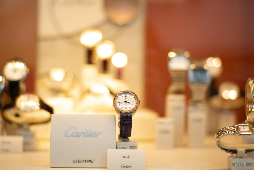 奢侈品集体业绩低迷，连爱马仕都降价了，问题出在哪了？