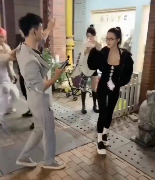 调戏女性取乐吸粉，低俗网红祁天道被拘！快手为何不封他？