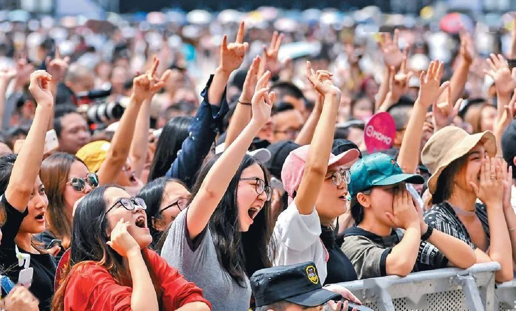 当假道士盯上柏林护士，滚圈越来越抽象了