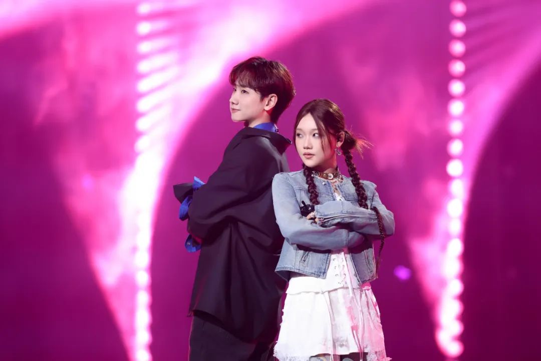 被网易云、迷笛奖、Apple Music同时肯定的00后，如何首次巡演就卖爆？