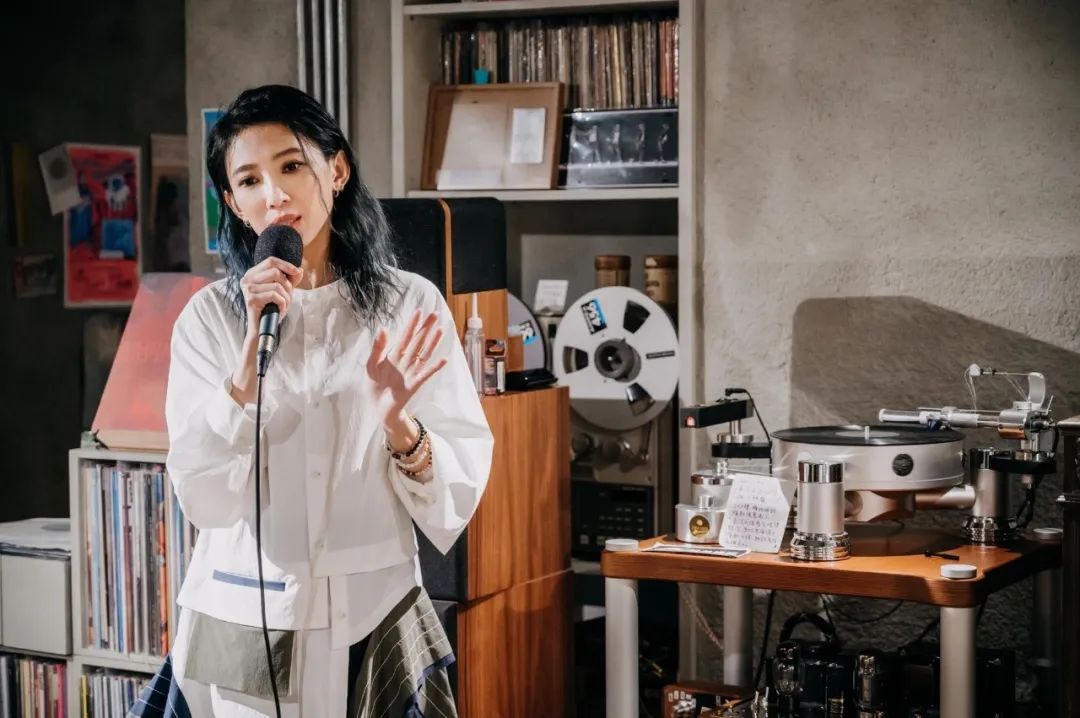 出道25年，戴佩妮选择与自我灵魂共振