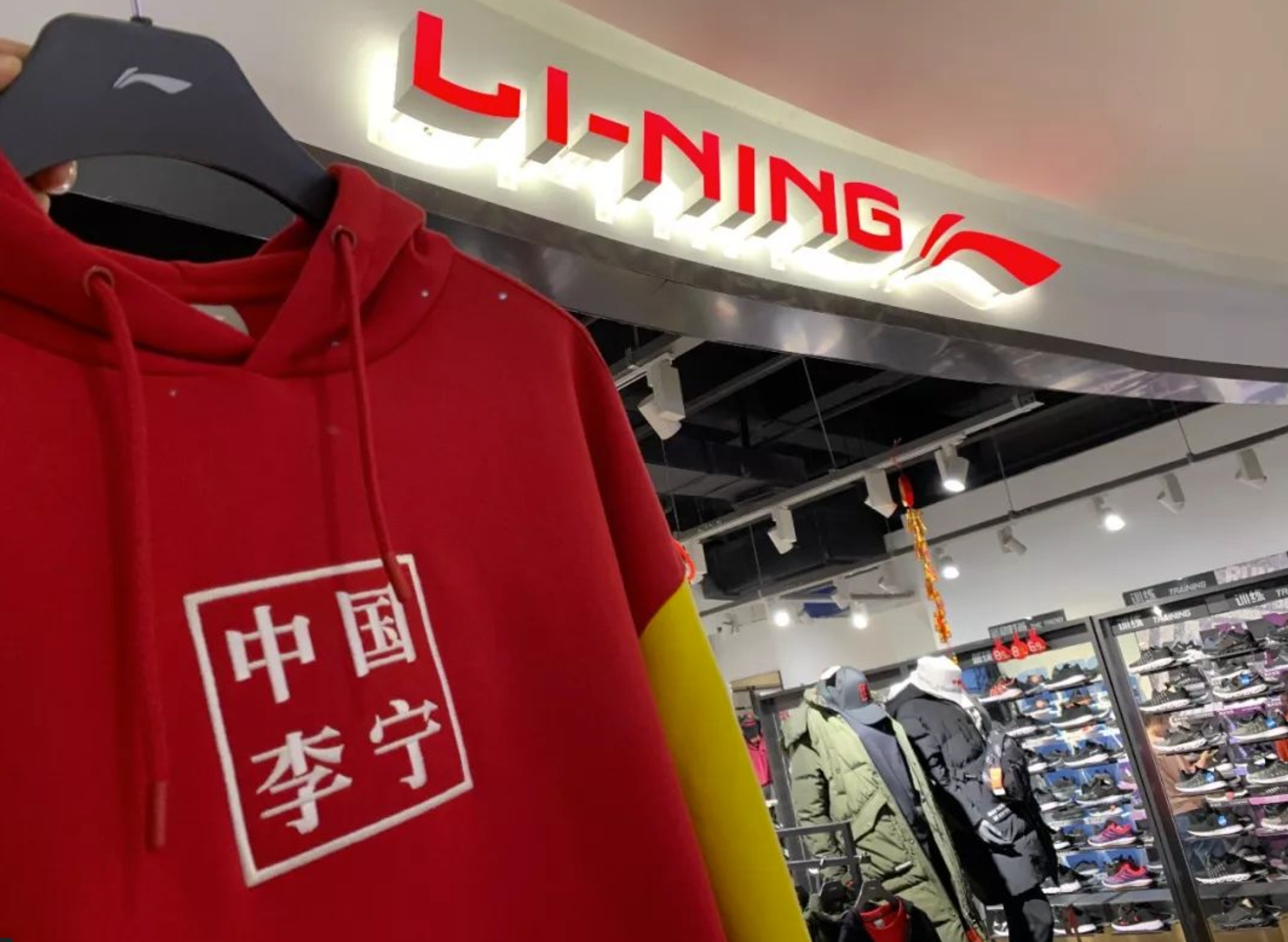 安踏被李宁截胡，历时20年再次进军奥运的李宁想干嘛？