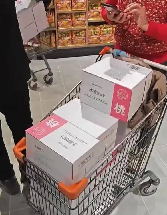 掉色过敏内裤、卷曲毛发月饼，胖东来开年忙着翻车？