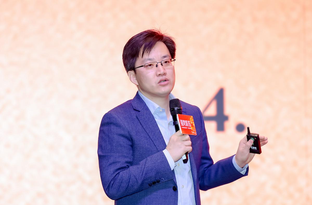 站在“破卷”的十字路口，集体接班的“厂二代”们直面冲突和传承