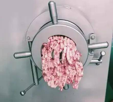 日薪600招不到人老板举钞票等人挑？看完网友绷不住了……