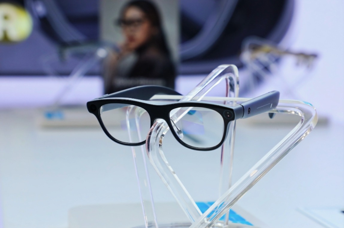 从脱稿演讲爆红到产业联姻 ，AR眼镜正式迈入主舞台