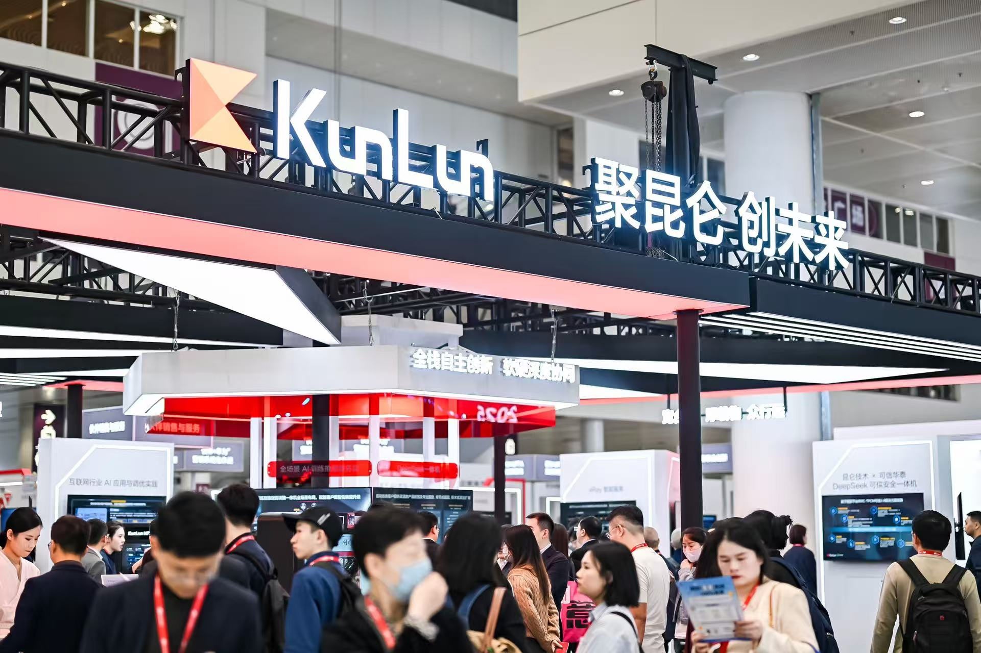 国产算力的产业革命：从“纸面算力”到“生产力转化”的“惊险一跃”