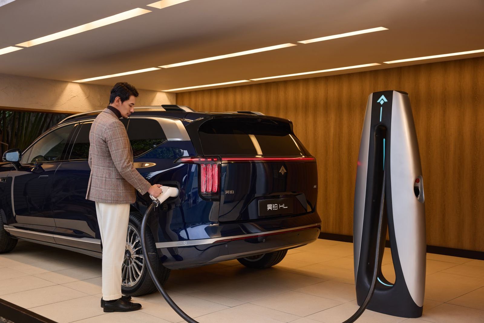 广汽昊铂HL预售27.98万元起：标配双零重力座椅与军工夜视系统，冲击30万级家庭SUV市场