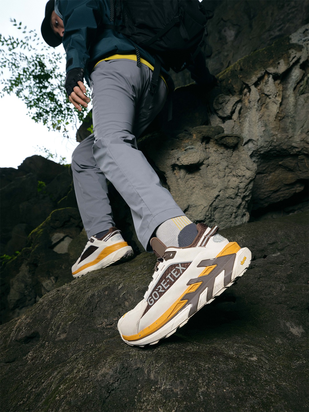 进阶全球体育产业第三极，安踏的硬核突围