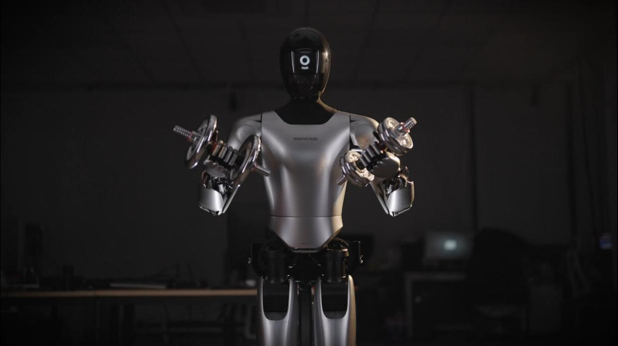 当人形机器人困在“技术秀场”，魔法原子打响一场落地突围战