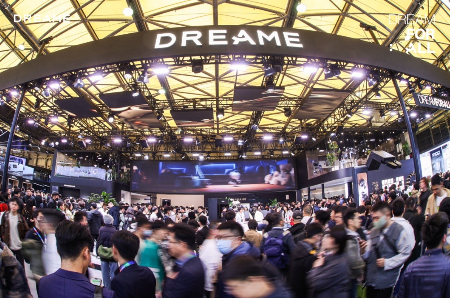 2025AWE观察：谁最懂中国家庭？智能清洁赛道的暗战