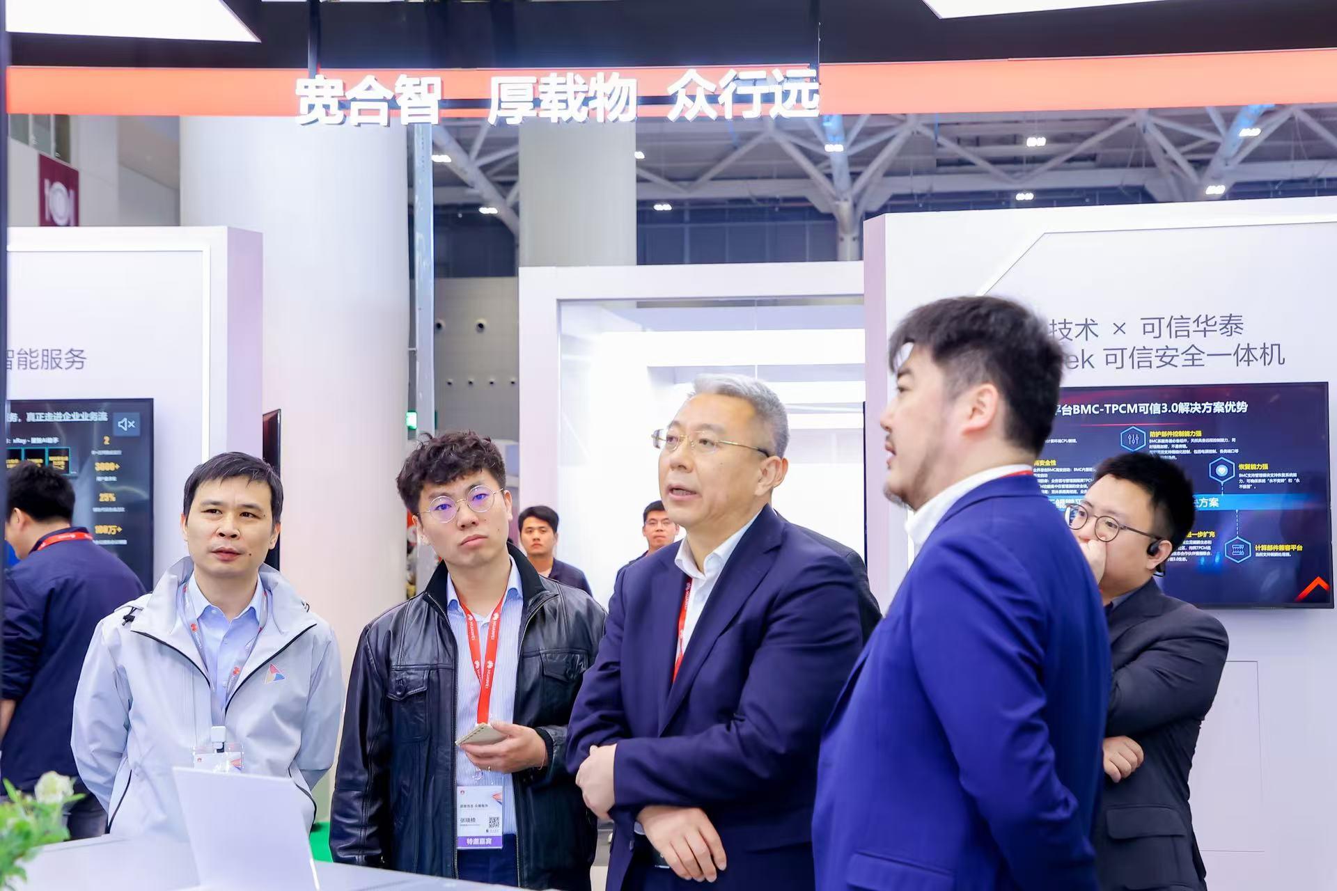 昆仑技术重构AI大模型落地范式，长期作“加法”迎来国产生态化“拐点”