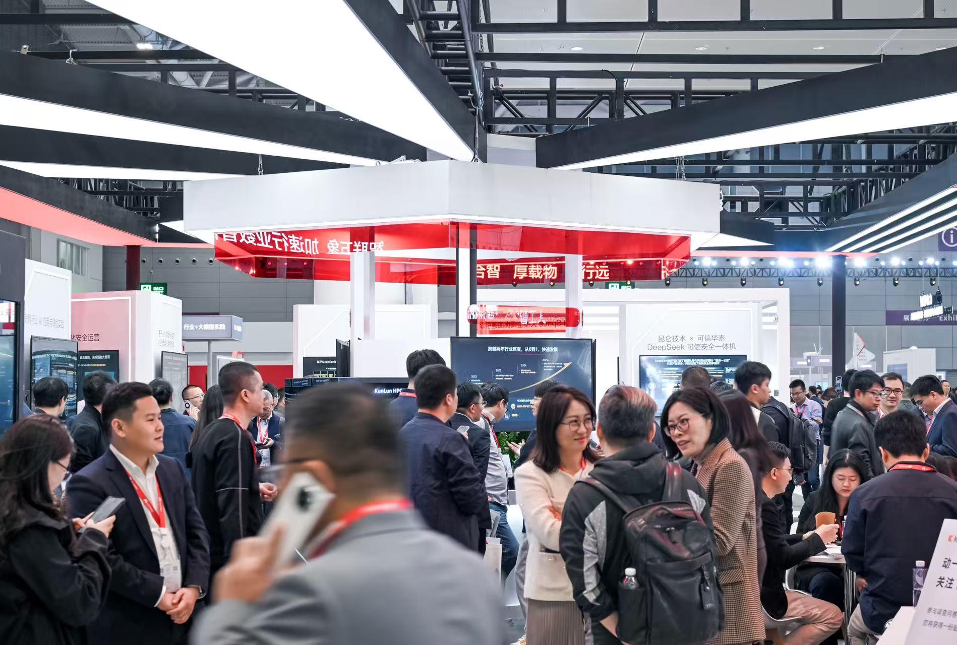 昆仑技术重构AI大模型落地范式，长期作“加法”迎来国产生态化“拐点”