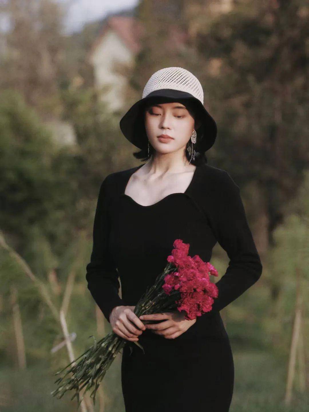 美女诗蝶：从时尚模特到抖音花艺师的华丽转身