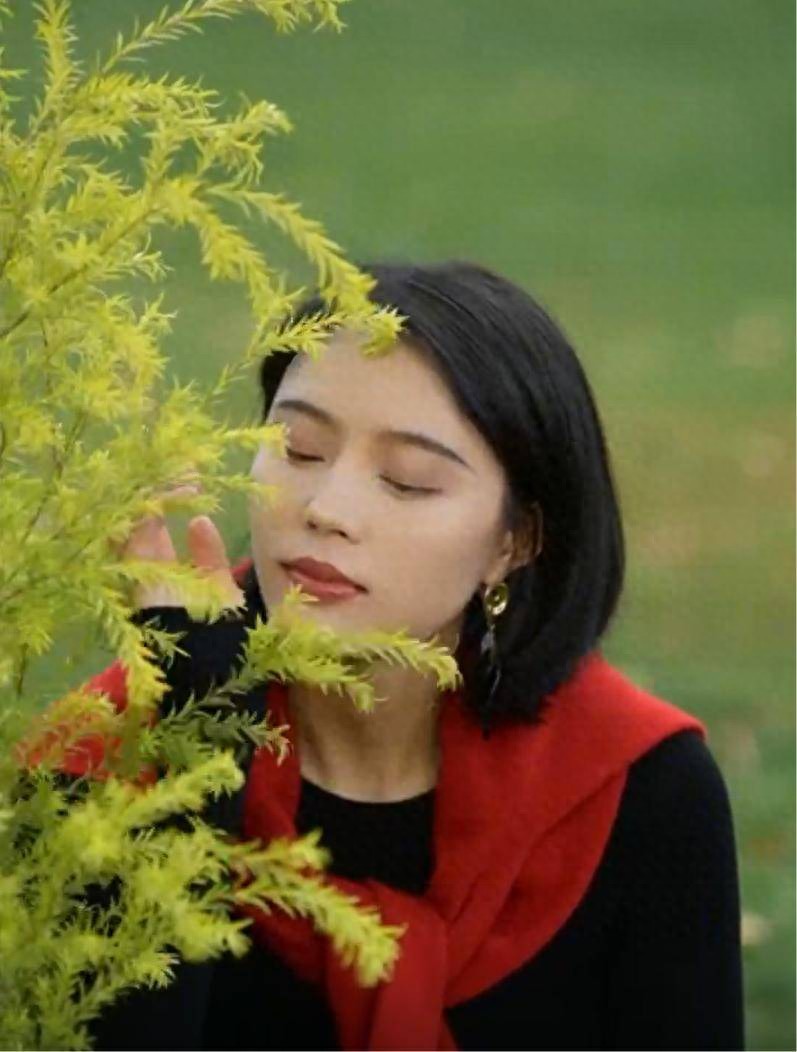 美女诗蝶：从时尚模特到抖音花艺师的华丽转身