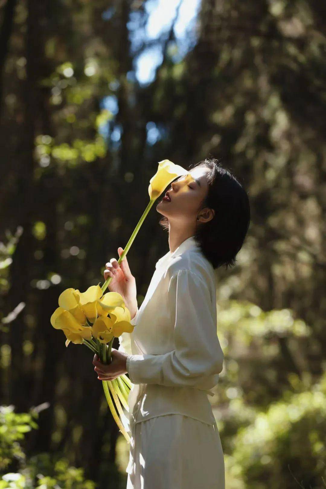 美女诗蝶：从时尚模特到抖音花艺师的华丽转身