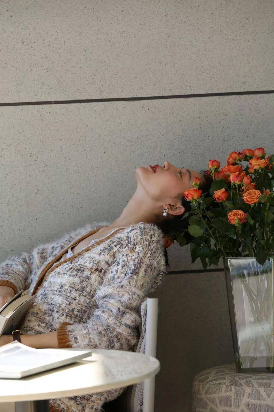 美女诗蝶：从时尚模特到抖音花艺师的华丽转身