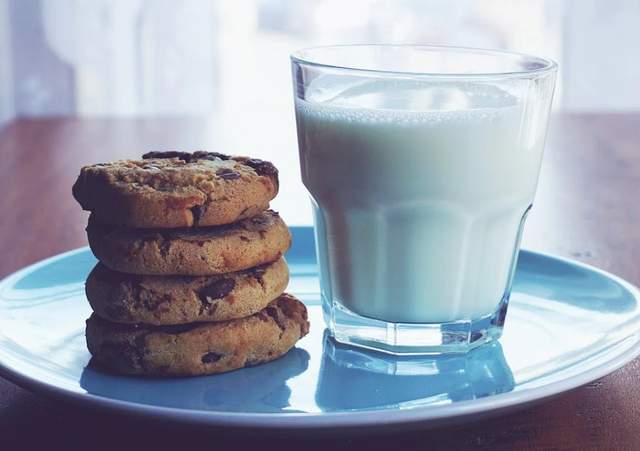 核心业务下滑，基本盘动摇？伊利能否突破“瓶颈期”？