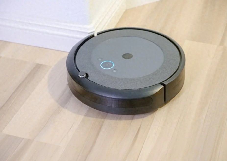 扫地机器人卷成白菜价：石头科技119亿营收背后，利润被谁偷走了