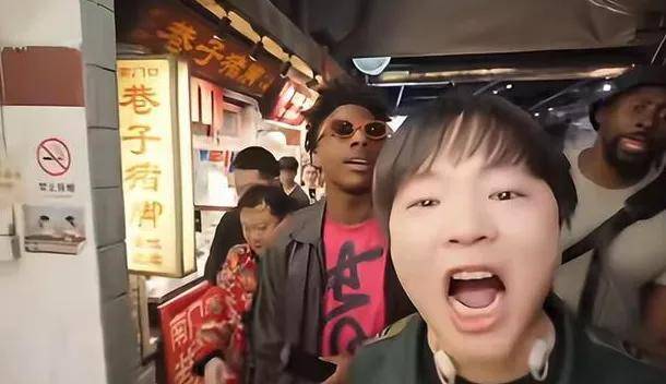 强行投喂周鸿祎大闹车展，卤鹅哥和文和友老板没本质区别