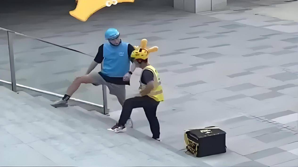 京东美团外卖大战高潮迭起，饿了么再不宣战就来不及了