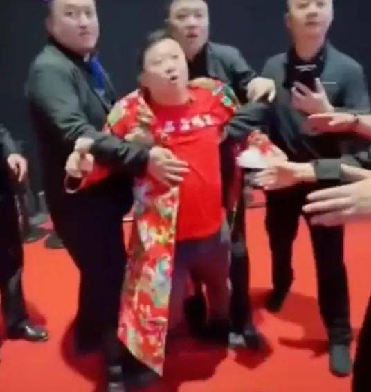 强行投喂周鸿祎大闹车展，卤鹅哥和文和友老板没本质区别