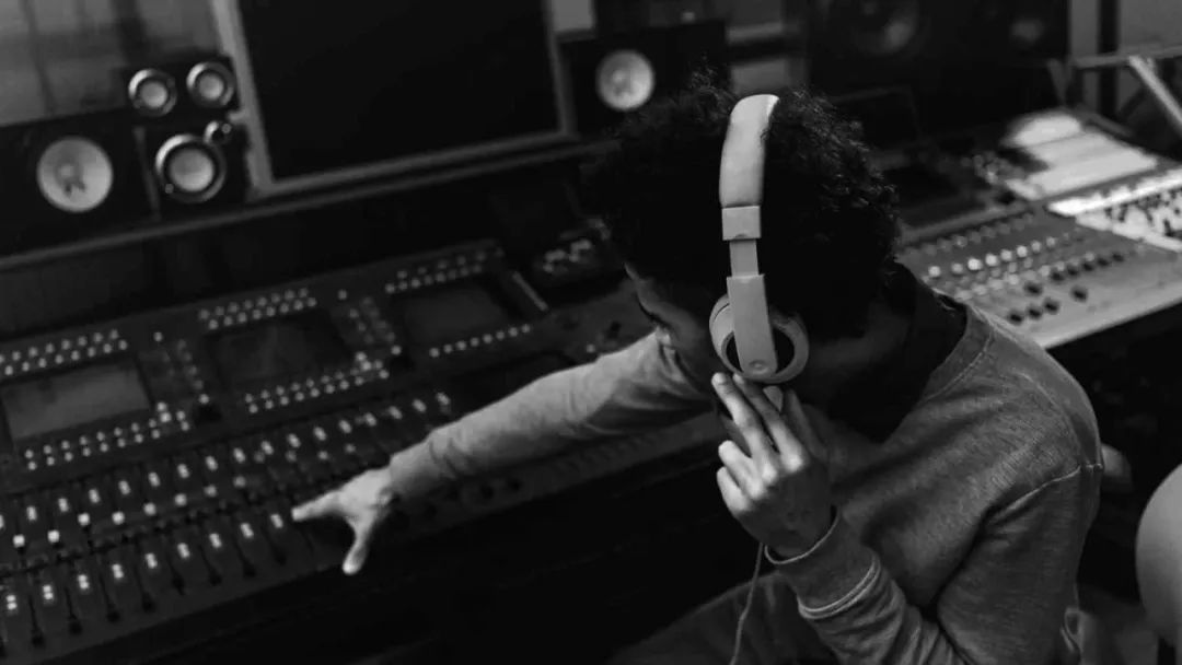 现在的爆款热歌，还没1999年赚钱？