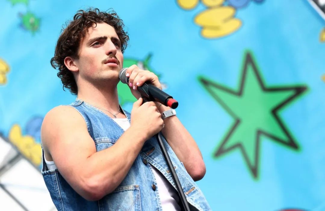 现在的爆款热歌，还没1999年赚钱？