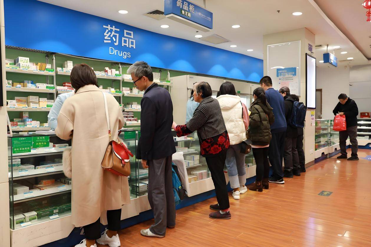 蒙眼狂奔的老百姓大药房，为何按不下“暂停键”