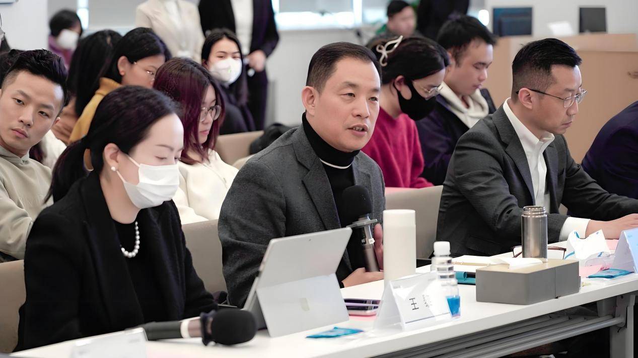 蒙眼狂奔的老百姓大药房，为何按不下“暂停键”