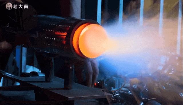 从手搓航母到科技“养云”，极客整活的黄金时代来了