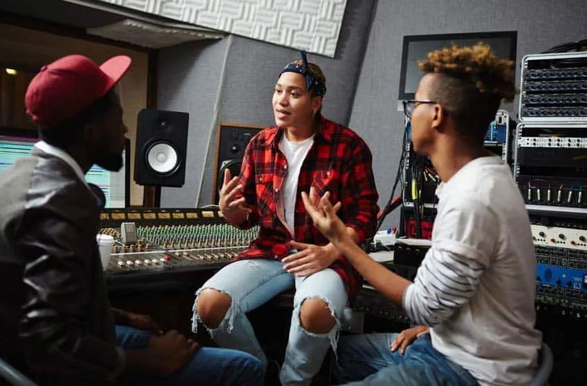 成熟艺人“脱管潮”，经纪人该下岗了？