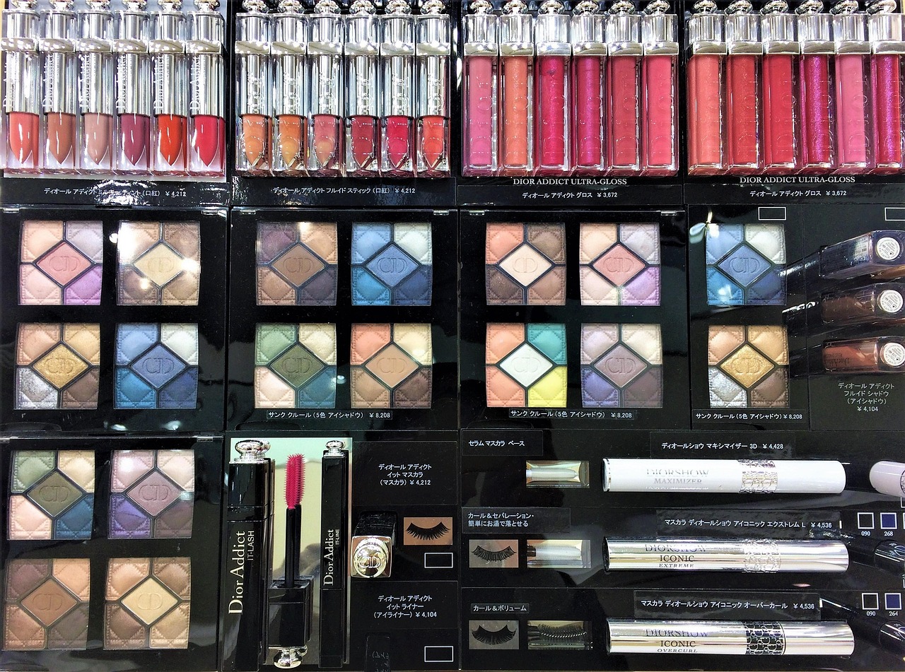 化妆品专柜正在从商场一楼消失？化妆品没人买了吗？