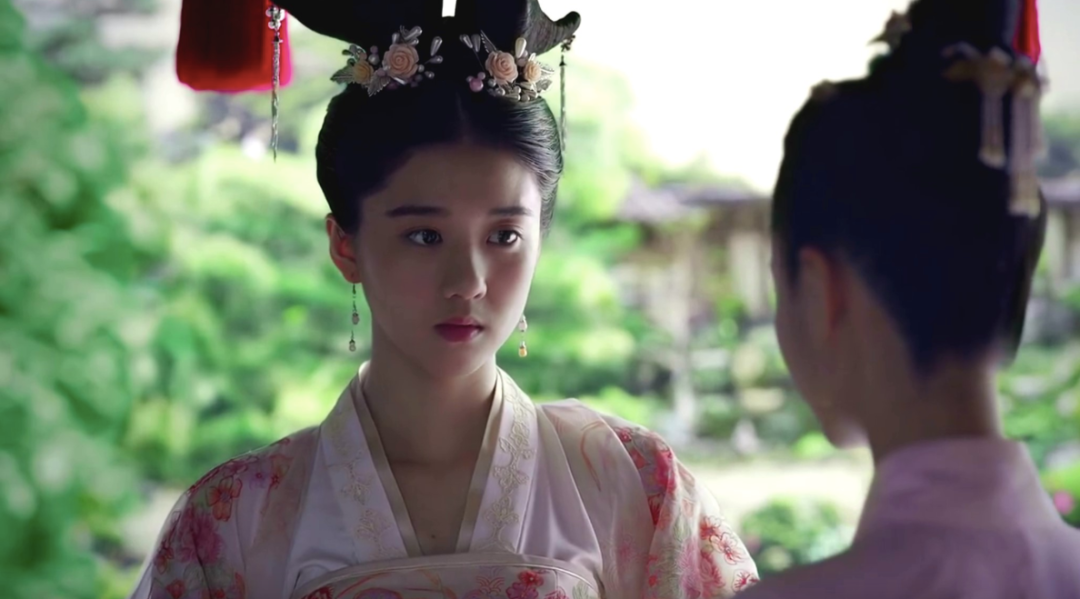 郑乃馨、李凯馨接连言论“翻车”，对“双面人”外籍艺人就应零容忍！